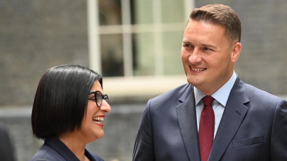Streeting apologises after early prisoner release comments heard on mic