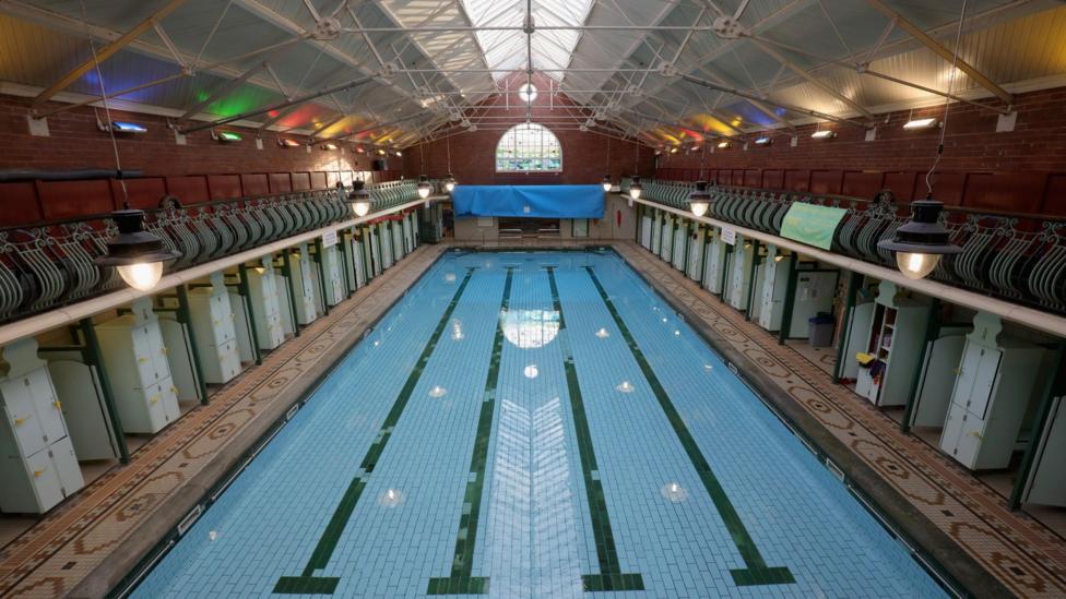 Bramley Baths celebrate 120 years of swimming in Leeds - BBC News