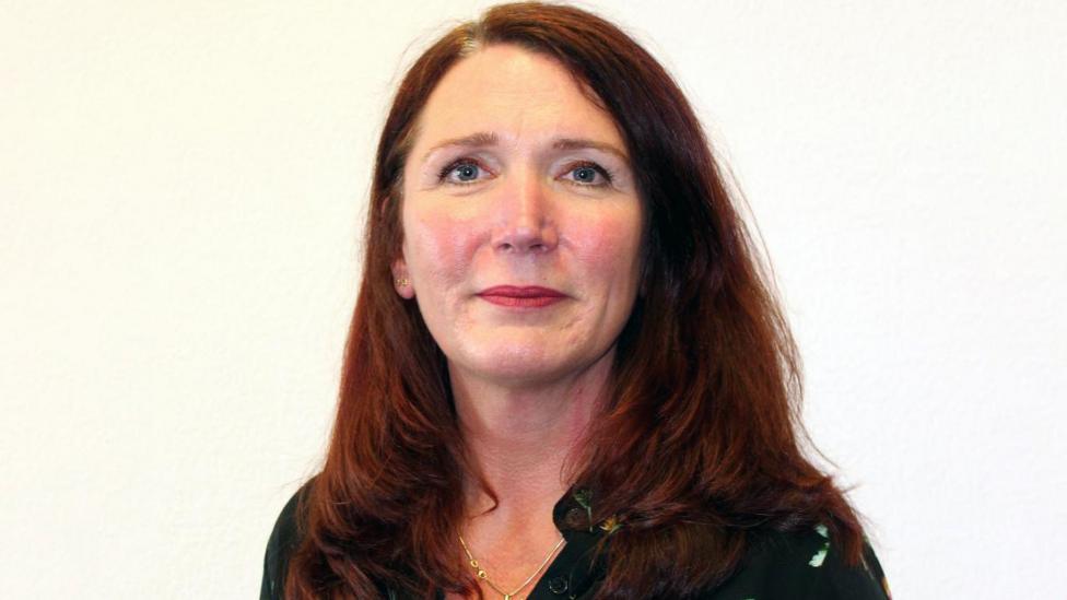 Bosses of Scotland's smallest councils to get huge pay rises - BBC News