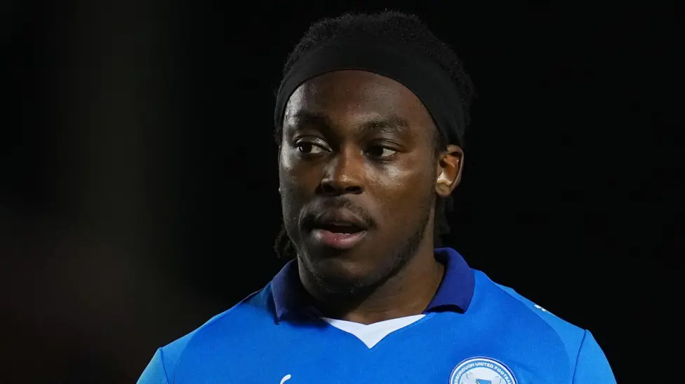 El extremo Odoh deja el Posh para unirse al Salford.