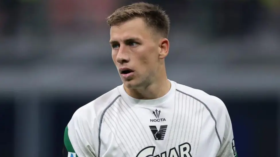 Brighton sign Austria defender Svoboda from Venezia