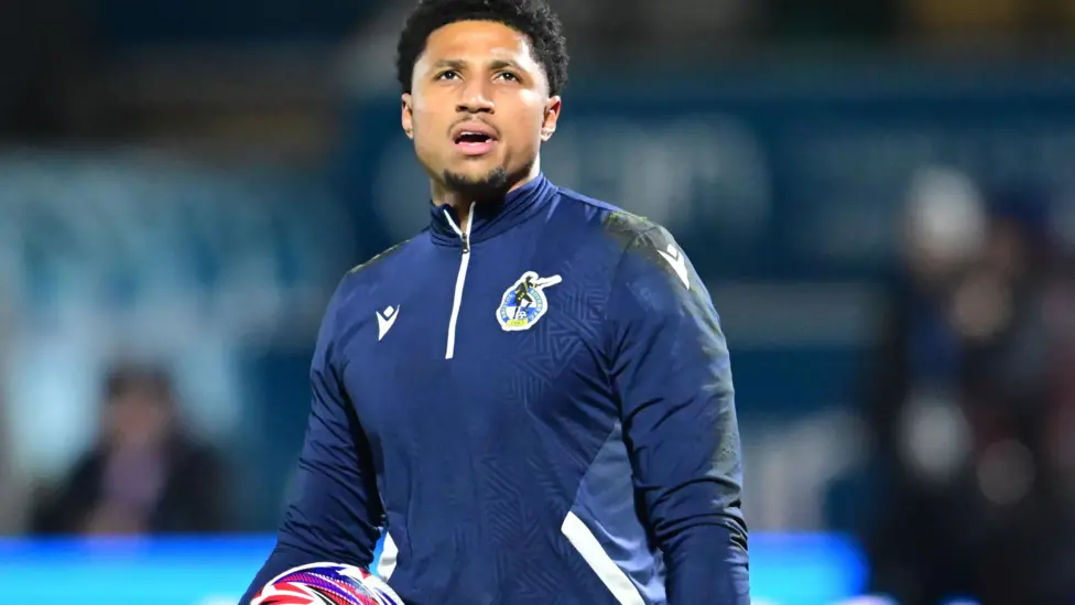 Walsall sign Watford keeper Myles Roberts on season-long loan
