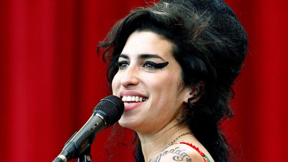  Amy Winehouse performing at the Glastonbury Festival