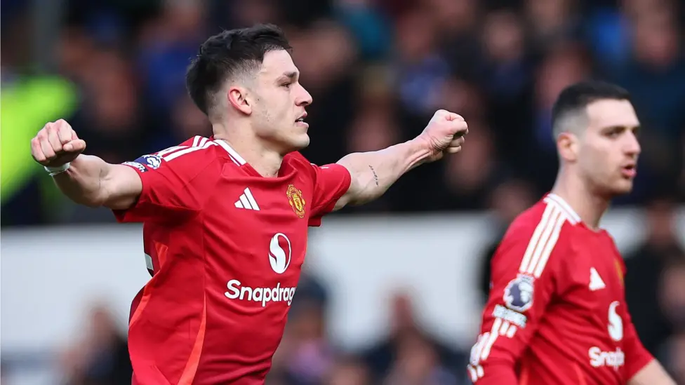 Man Utd comeback denies Everton in dramatic draw