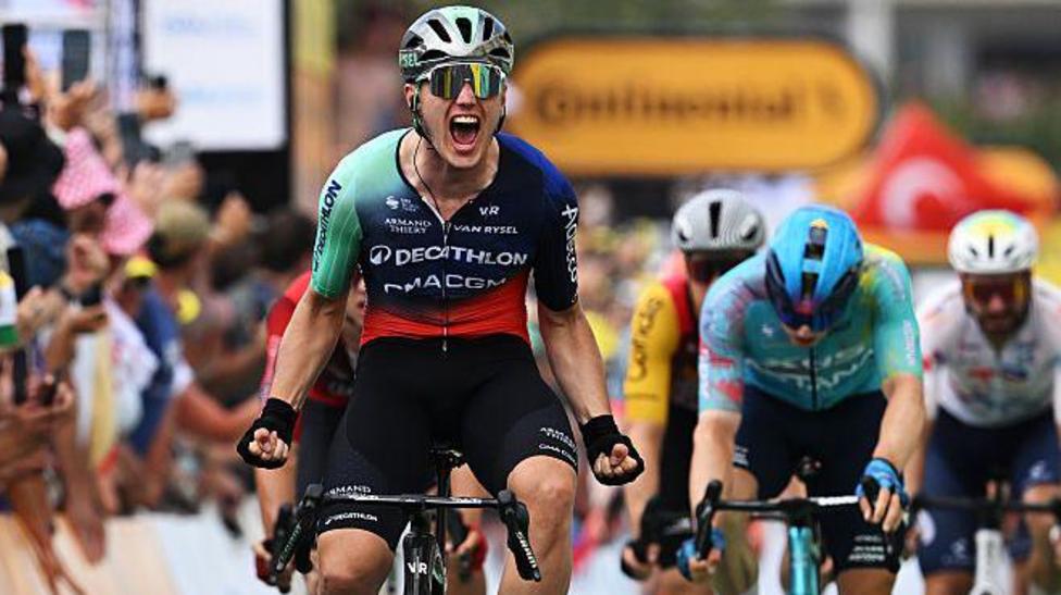 Kooij wins chaotic sprint finish on Tour stage five
