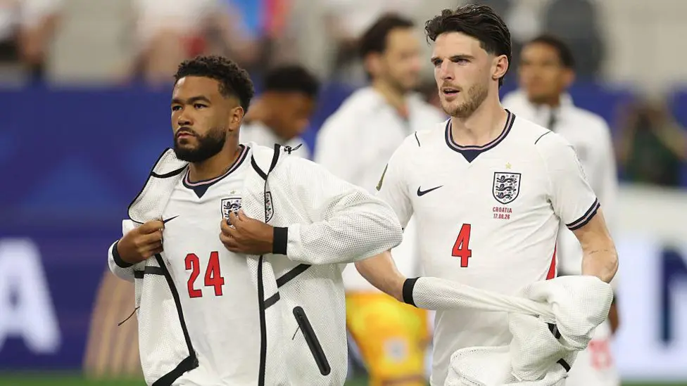 James y Rice, de Inglaterra, serán evaluados físicamente.