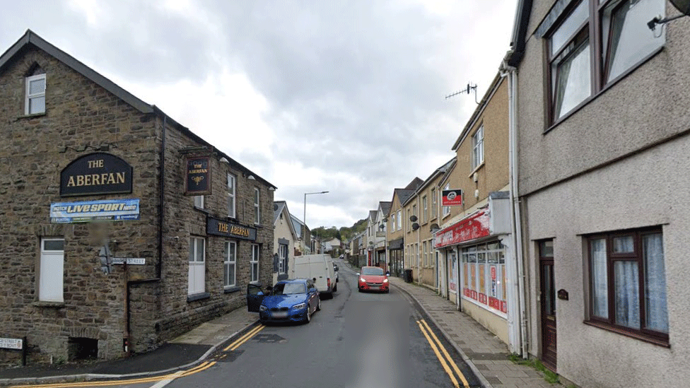 Llun o Fford Aberfan
