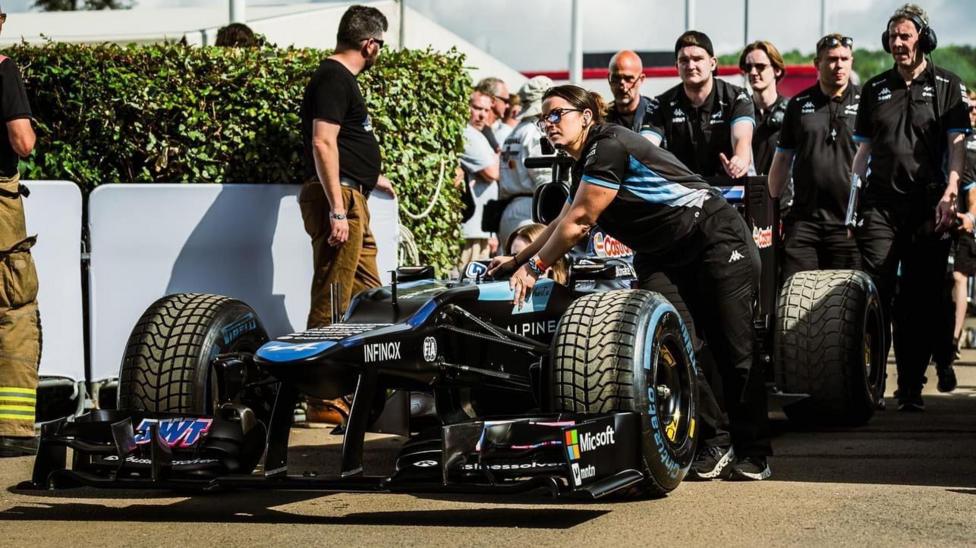 Formula 1: Meet the women breaking barriers in motorsport - BBC Sport