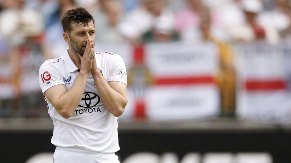 Mark Wood looks frustrated