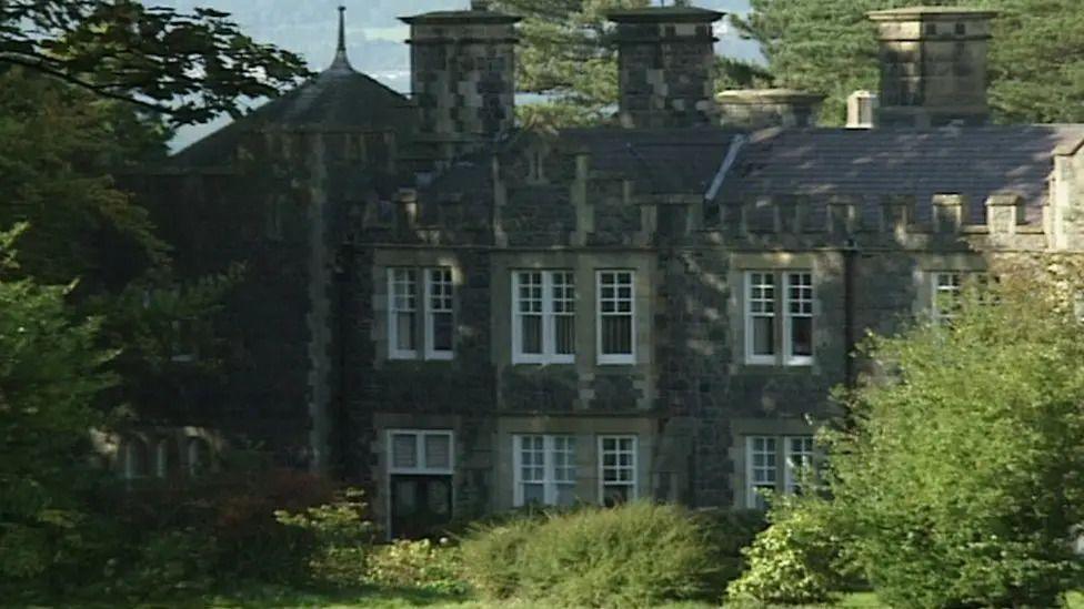 Tŷ Llywelyn ysbyty Bryn y Neuadd