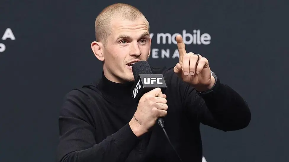 Machado Garry fue abucheado enseguida en la rueda de prensa de UFC 330.
