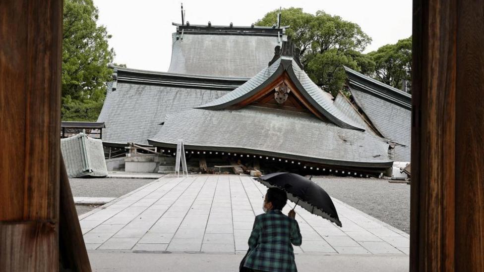 More than 100 aftershocks hit Japan after deadly quake that killed 13 - BBC News