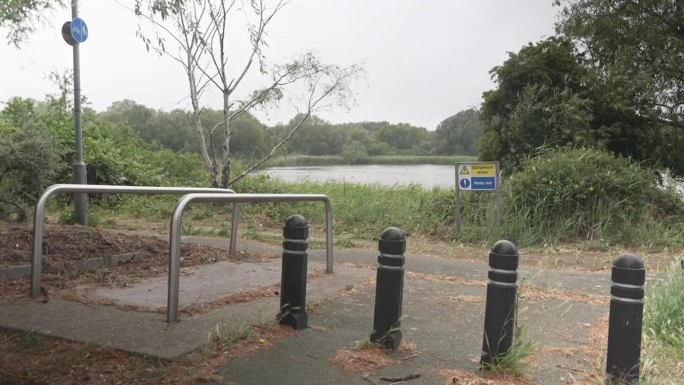 Thamesmead Waterfront: The London site with room for 15,000 homes - BBC ...