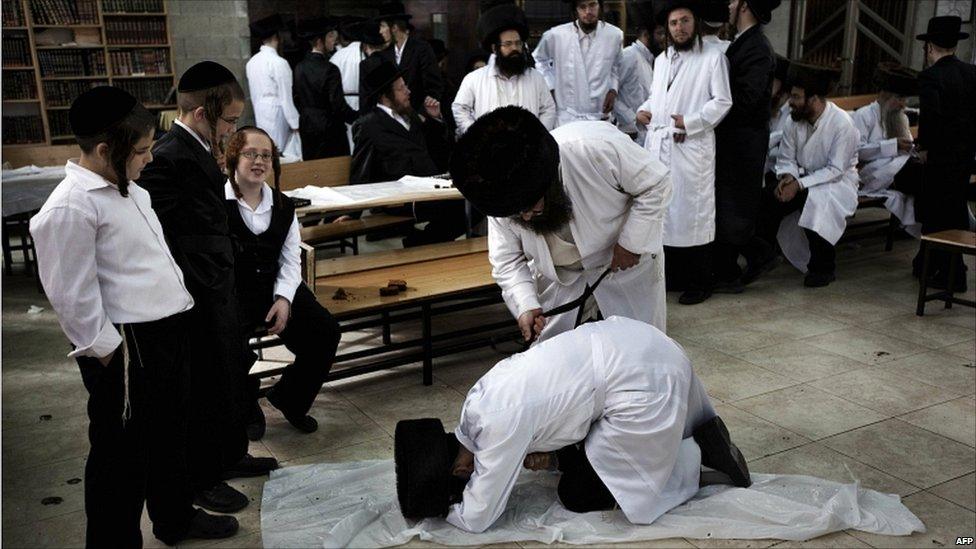 An ultra-Orthodox Jew whips another with a leather belt as a symbolic punishment for his sins during the traditional Malkot ceremony, a few hours before the start of Yom Kippur on 17 September 2010 at a synagogue in the central Israeli town of Bet Shemesh.