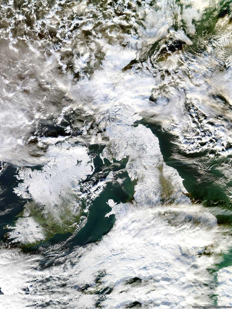 UK covered in snow (Pic courtesy of NEODAAS/University of Dundee)