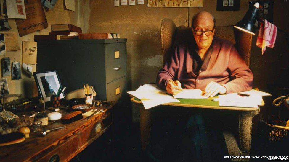 Photo of Roald Dahl in his hut in 1990