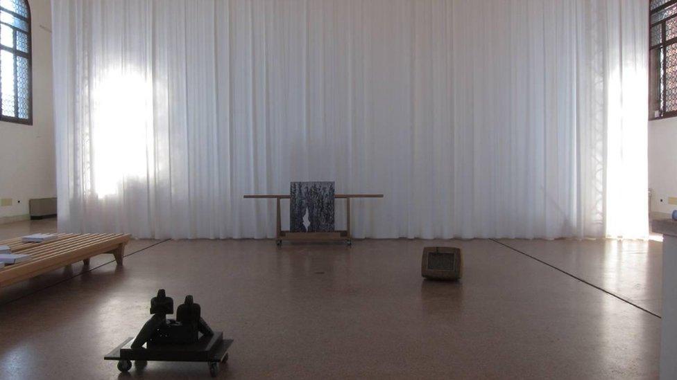 Gwaith Darius Mikšys o Lithiwania Gwobr Artes Mundi 5 (2012)
