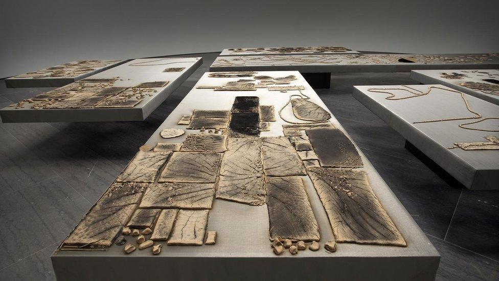 Gwaith Sheela Gowda o India Gwobr Artes Mundi 5 (2012)