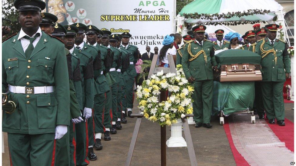 Soldiers stand guard next to the casket containing the body of Chukwuemeka Ojukwu