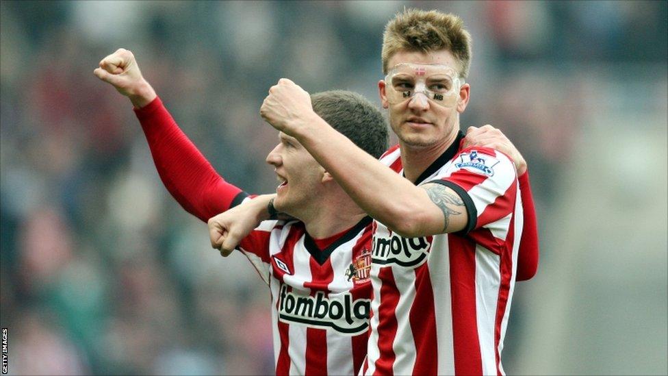 Sunderlands Nicklas Bendtner (right) celebrates his goal with Craig Gardner