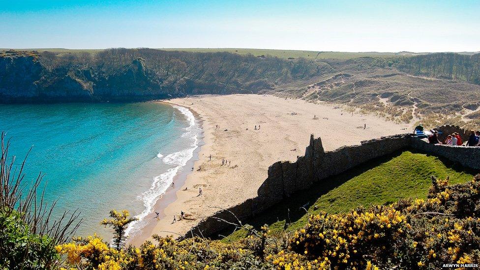 Barafundle Bay gan Arwyn Harris