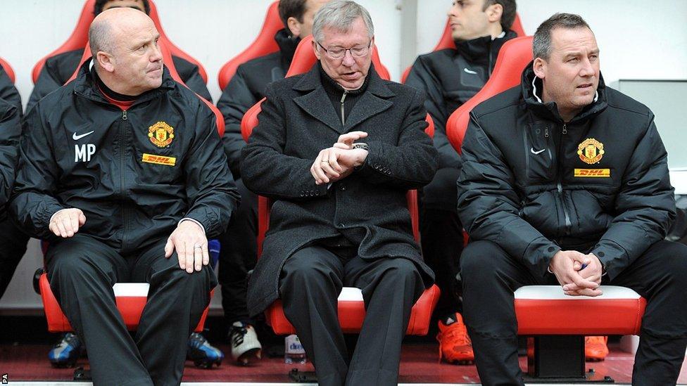 Manchester United manager Sir Alex Ferguson (centre)