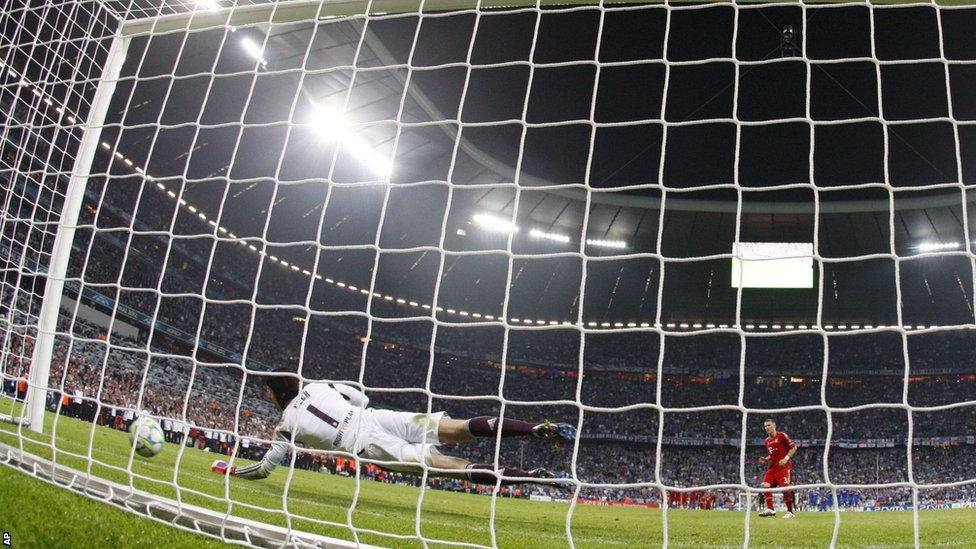 Bastian Schweinsteiger misses Bayern's fifth penalty