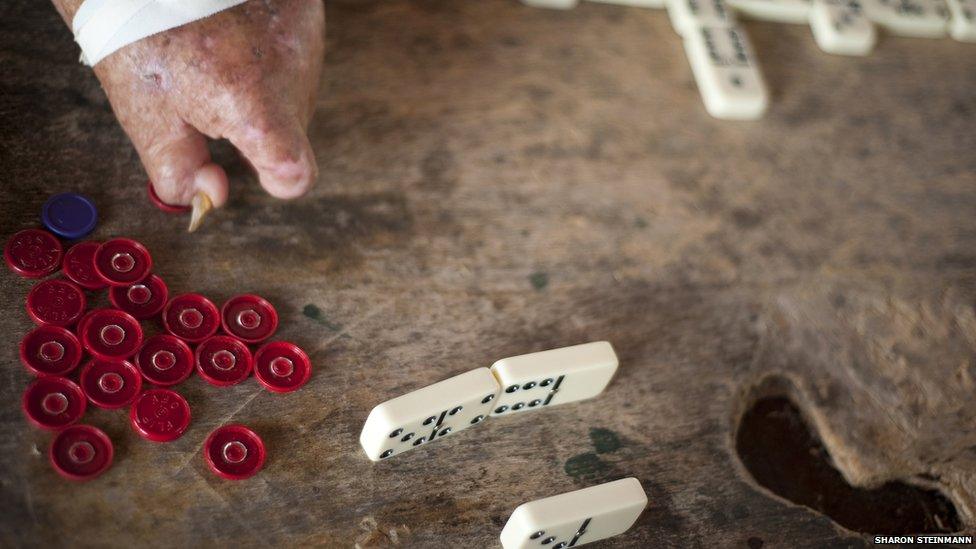 Playing dominoes