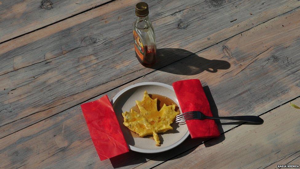 Pancake in the shape of a maple leaf