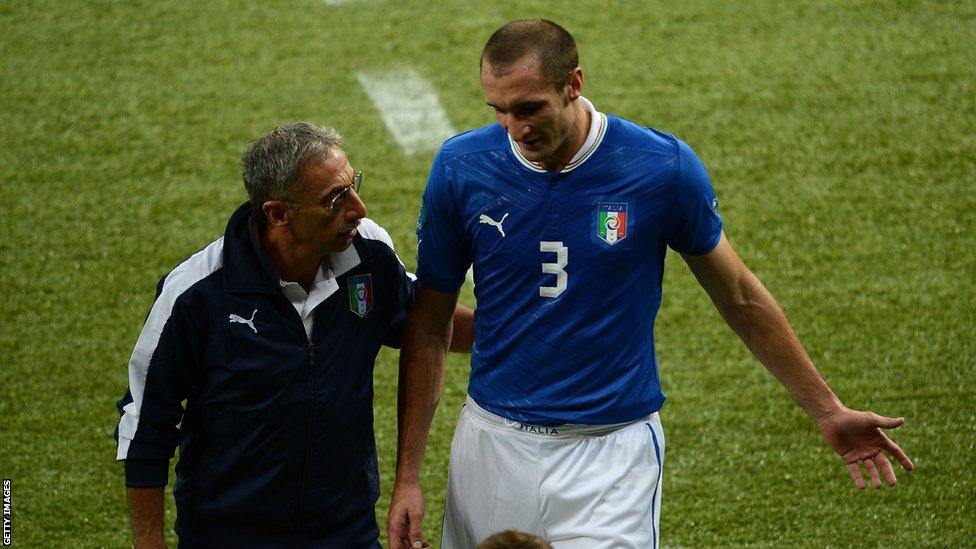 Giorgio Chiellini comes off injured