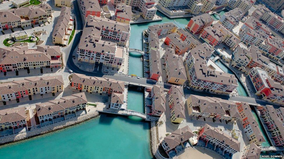 Built on reclaimed land off the coast of Qatar, this recently constructed community models itself on Venice with an extensive canal system and Italian-style pedestrian piazzas.