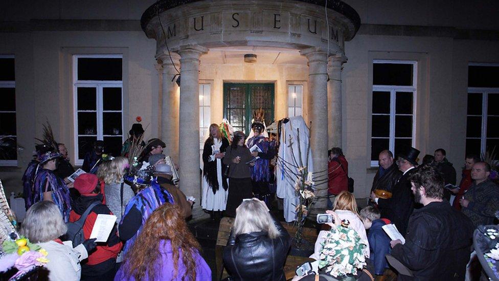 'Pwnco' tu allan i'r Amgueddfa