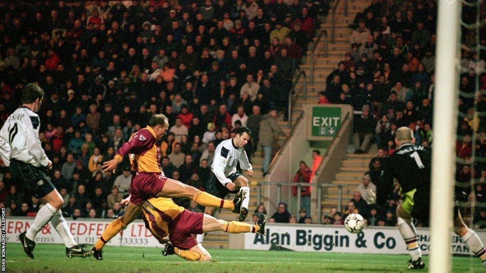 Ryan Giggs (far right) scores for Manchester United against Bradford City during the 2000-01 season