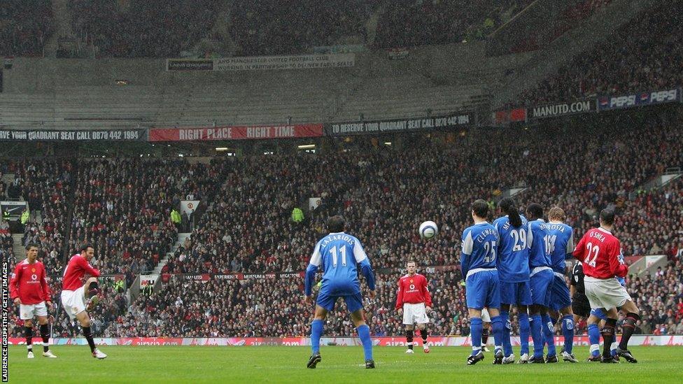 Ryan Giggs scores for Manchester United against Birmingham City during the 2005-06 season