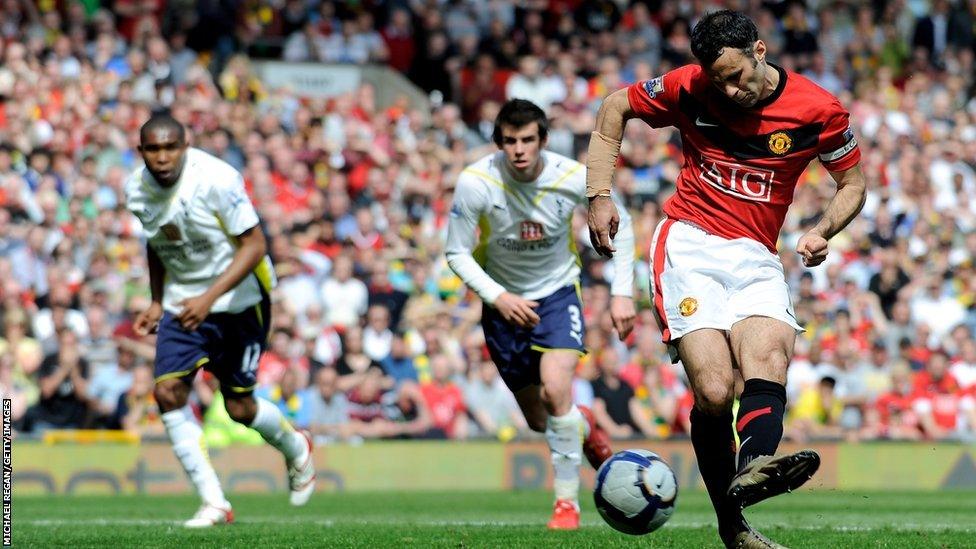 Ryan Giggs scores against Tottenham Hotspur during 2009-10 season.