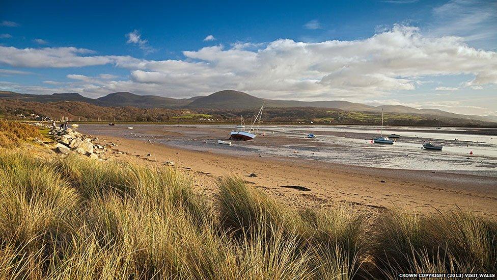 Llandanwg beach in winter