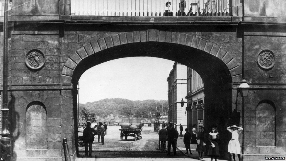 Shipquay Gate in Derry City circa 1900: