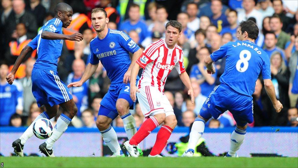 Michael Owen playing against Chelsea earlier this season