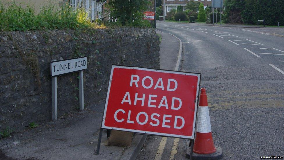 Road closure sign on Tunnel Road in Beaminster.