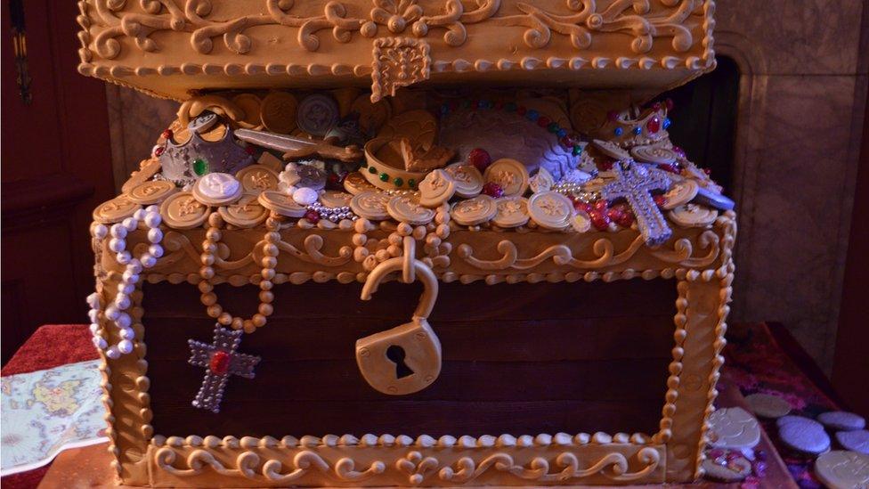 Treasure chest cake