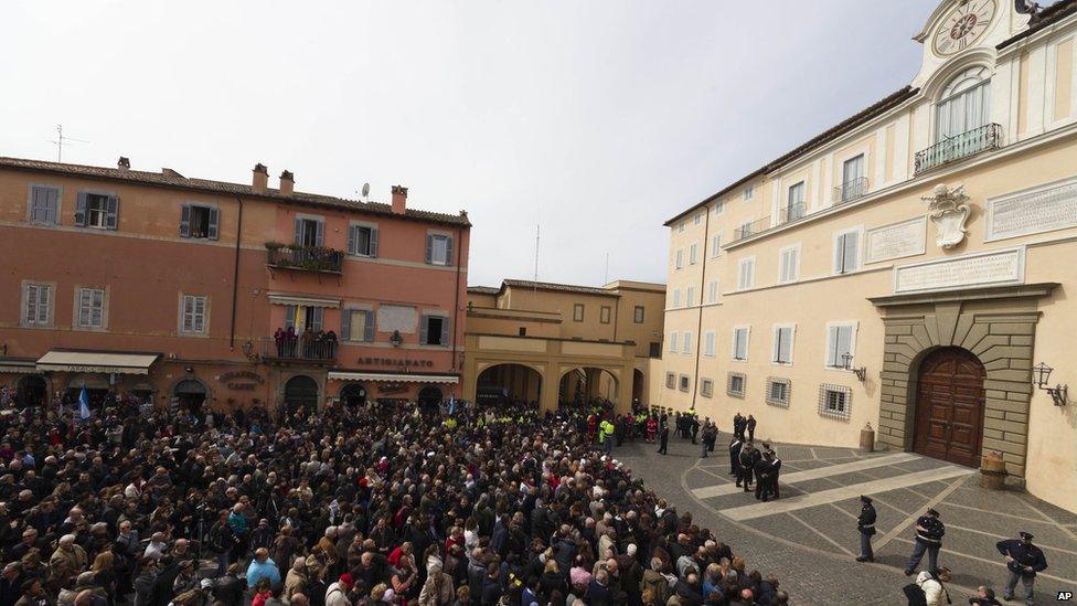 Crowd outside Castel Gandolfo. 23 March 2013