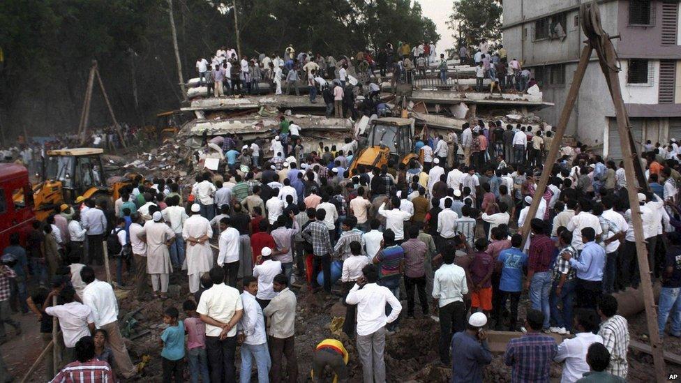 Collapsed building in Thane, Mumbai, on 4 April 2013