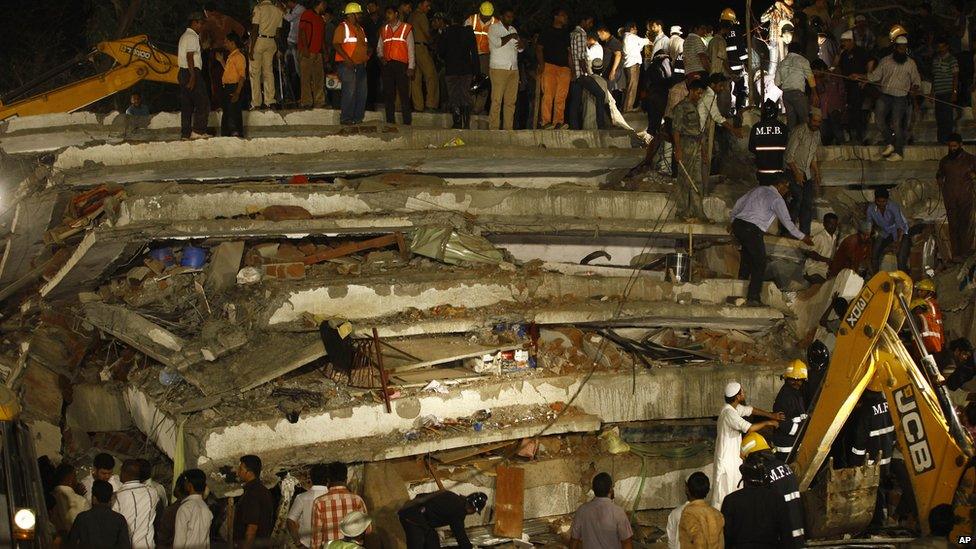 Rescue effort at collapsed building in Thane, Mumbai, on 4 April 2013