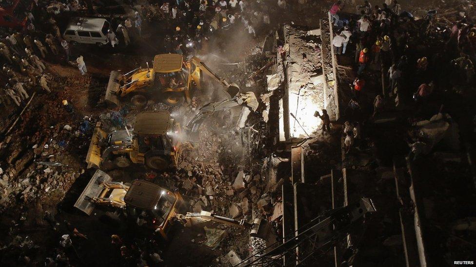 Rescue effort at collapsed building in Thane, Mumbai, on 4 April 2013