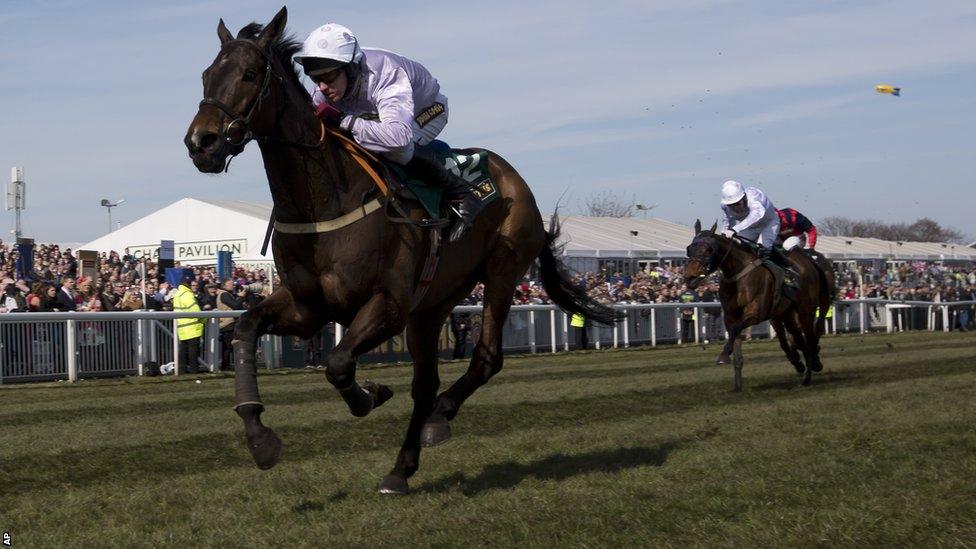 Solwhit ridden by Paul Carberry (left)