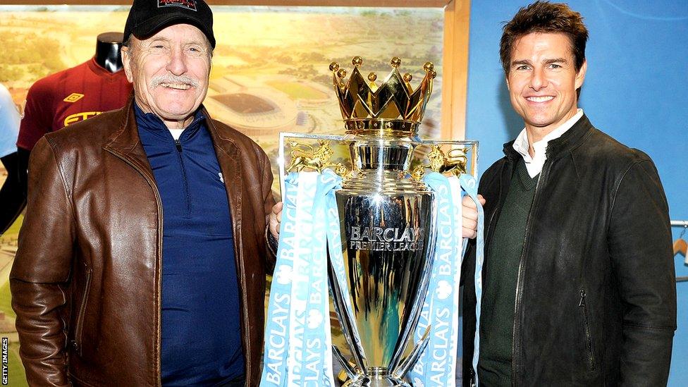 Robert Duvall (left) and Tom Cruise