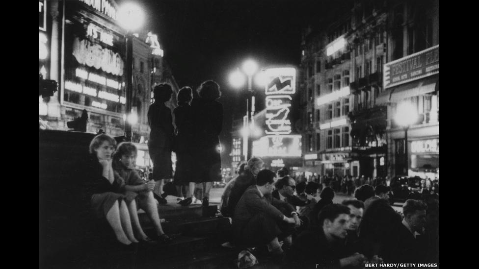 Piccadilly Circus, 1953