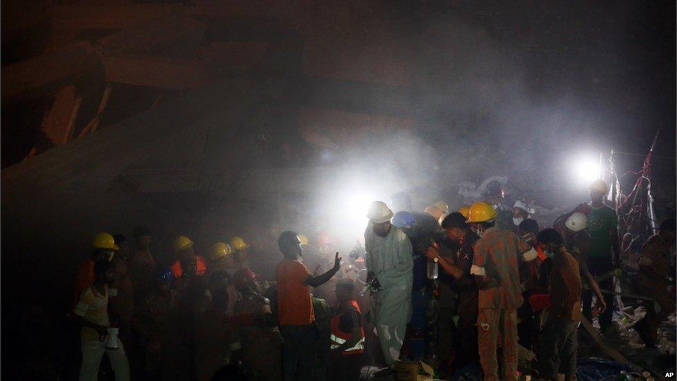 Fire in the rubble in Dhaka, Bangladesh (28 April 2013)