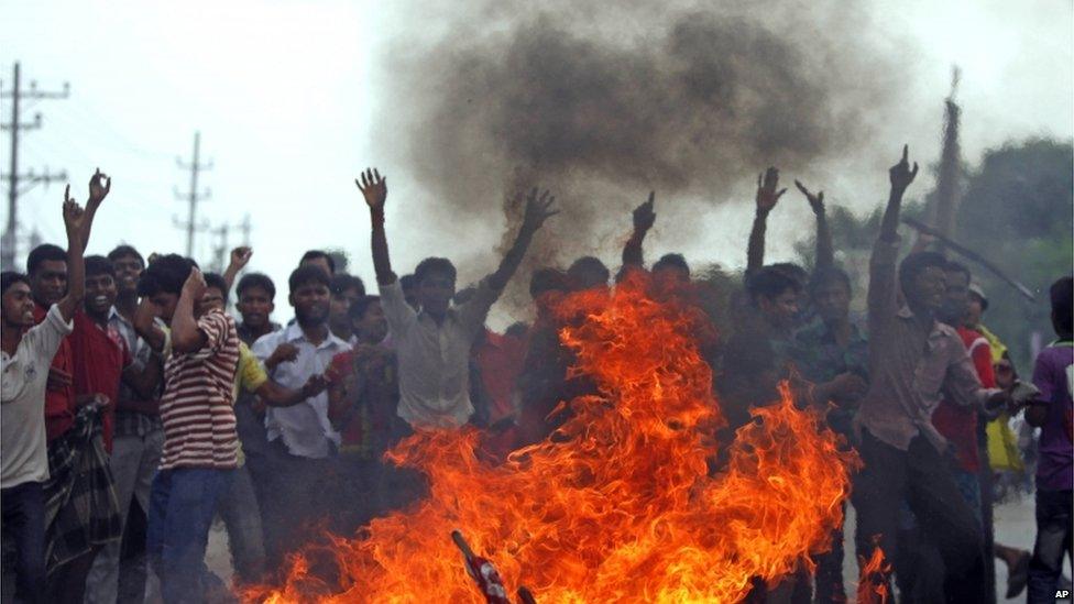 Protesters in Dhaka, Bangladesh (27 April 2013)