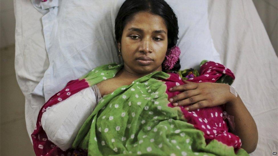 A Bangladeshi garment workers with her arm amputated in hospital in Dhaka (28 April 2013)